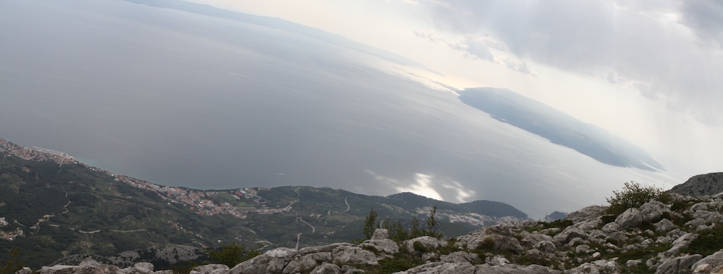 2 009